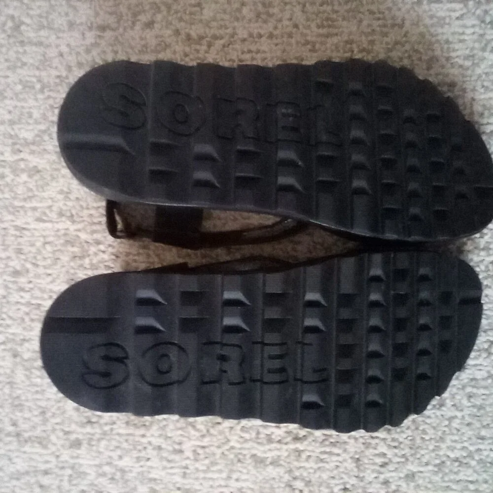 Sorel Black Sandals With Silver Stud Accents Size 6 - Picture 4 of 5